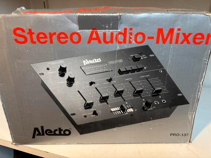 Alecto PRO-137 Stereo Audio Mixer, Muziek en Instrumenten, Mengpanelen, Gebruikt, Minder dan 5 kanalen, Microfooningang, Ophalen of Verzenden