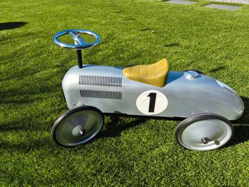 Retro loopauto beschikbaar voor biedingen
