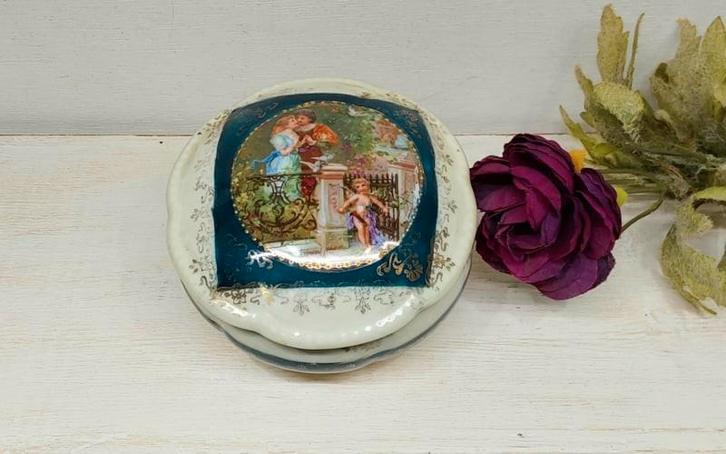 Barok boudoir doosje van porselein, Antiek en Kunst, Curiosa en Brocante, Ophalen of Verzenden