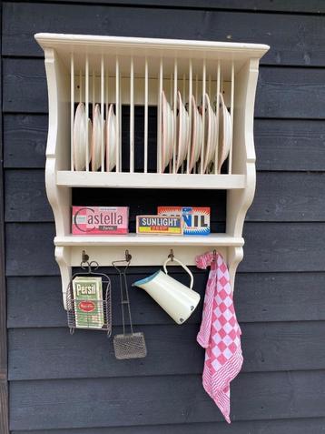 Brocante houten bordenrek /wandrek  beschikbaar voor biedingen