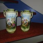 Vintage porseleinen vaas handgeschilderd 2 stuks, Antiek en Kunst, Antiek | Vazen, Ophalen of Verzenden