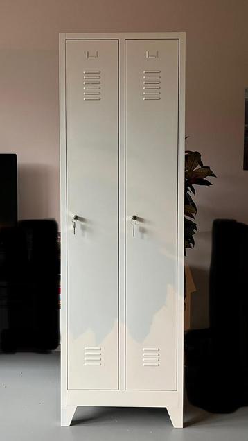 Kledingkast / lockerkast als nieuw WIT beschikbaar voor biedingen