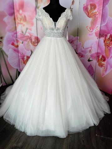 Nieuw maat 38 LIVIA top helemaal bewerkt beschikbaar voor biedingen