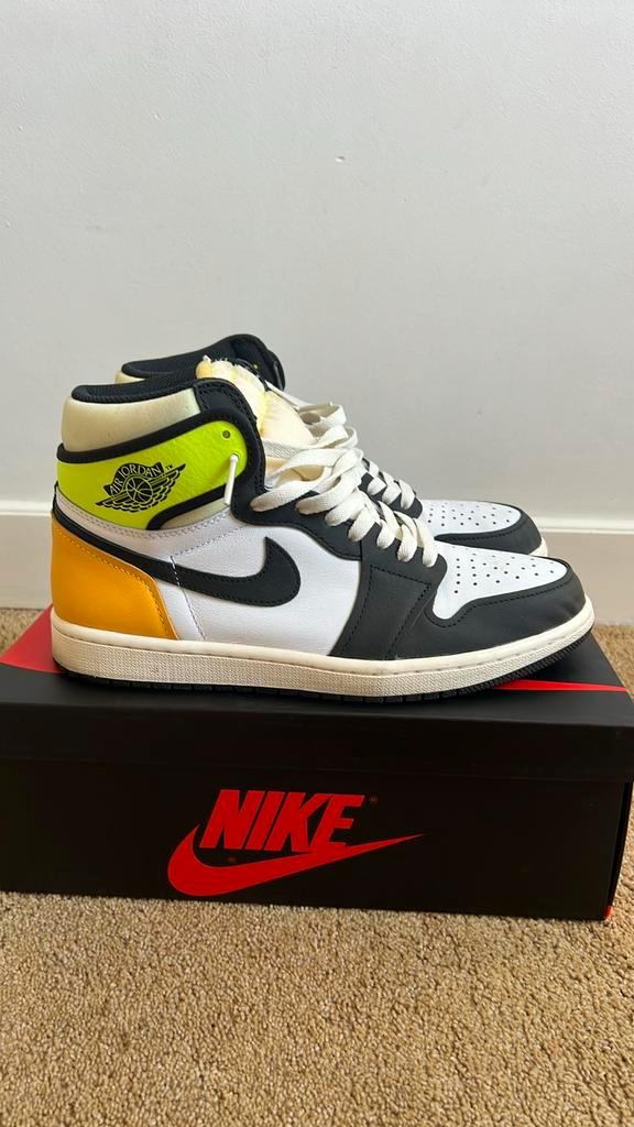 Nike Air Jordan 1 Volt maat 42,5, Kleding | Heren, Schoenen, Zo goed als nieuw, Overige kleuren, Ophalen of Verzenden