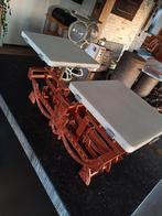 Ouderwetse Rode IJzeren Weegschaal Met Marmeren Blad, Ophalen