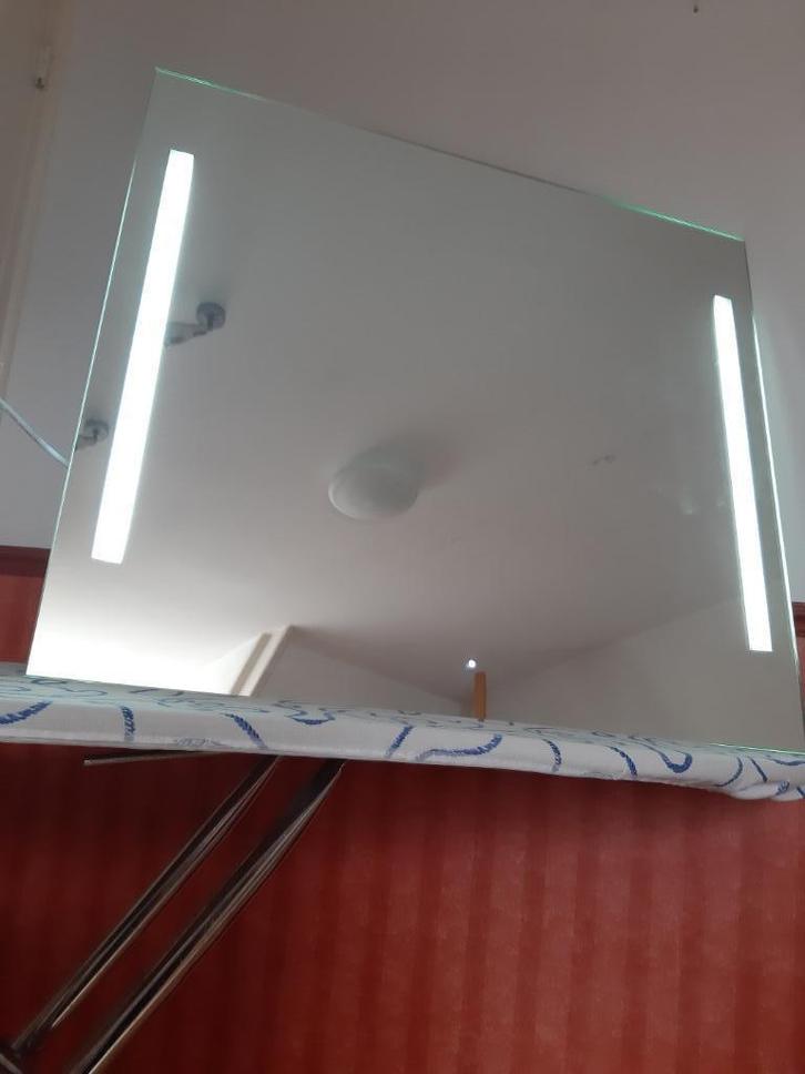 badkamer spiegel met verlichting en verwarming 80x70 cm, Huis en Inrichting, Badkamer | Badkamermeubels, Overige typen, Minder dan 100 cm
