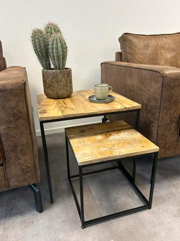 Houten bijzettafels beschikbaar voor biedingen
