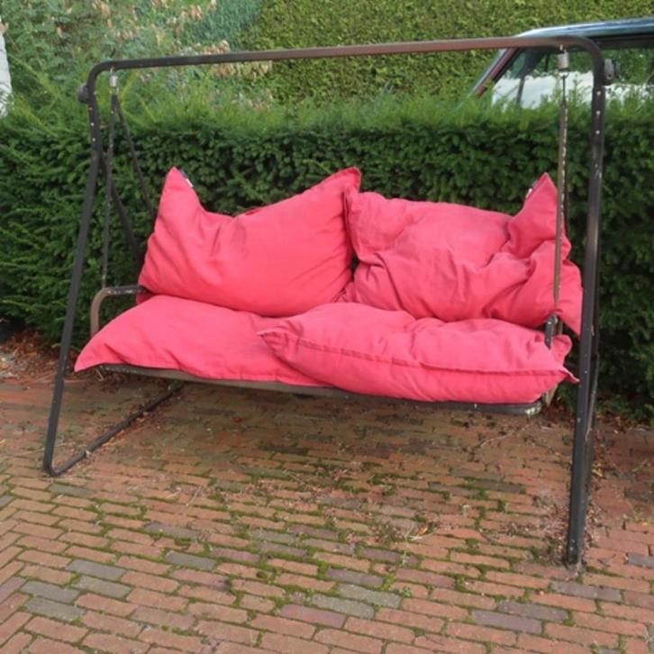 GRATIS schommelbank metaal zwart met losse kussens tuin bank, Tuin en Terras, Tuinbanken, Gebruikt, Metaal, Schommelbank, Ophalen