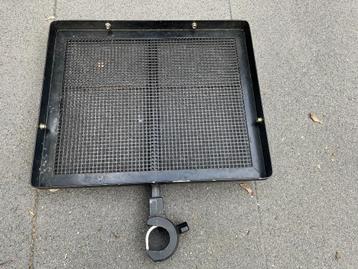adv 989 / I G S aastafel 40 x 30 met RIVE D36klem beschikbaar voor biedingen