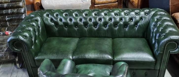 Chesterfield bank NIEUW Groen én GRATIS BEZORGD, Huis en Inrichting, Banken | Bankstellen, Nieuw, Rechte bank, Leer, Ophalen