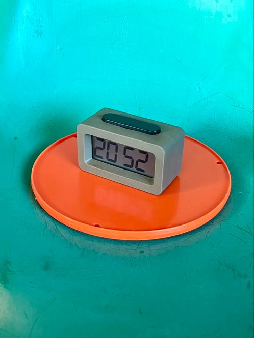Vintage IKEA wekker digitaal klokje legergroen Slabang 2004, Huis en Inrichting, Woonaccessoires | Klokken, Gebruikt, Wekker of Tafelklok