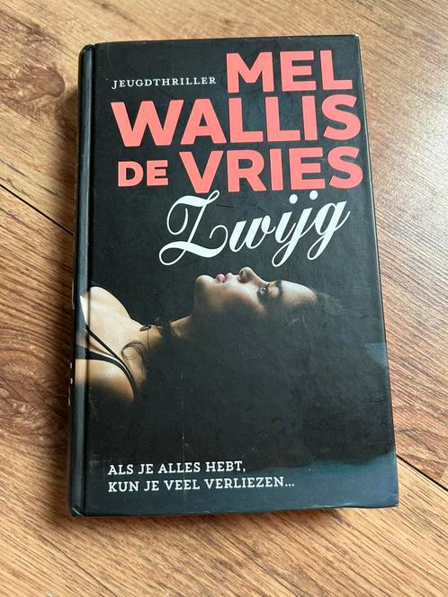 Mel Wallis de Vries - Zwijg, Boeken, Kinderboeken | Jeugd | 13 jaar en ouder, Zo goed als nieuw, Ophalen