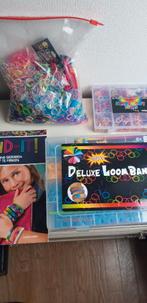 heel veel Loom bandjes en voorbeeld boek, Ophalen of Verzenden, Materiaal