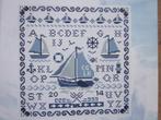 Borduur telpatroon van een bootjes ABC merklap in blauw tint, Hobby en Vrije tijd, Borduren en Borduurmachines, Nieuw, Handborduren