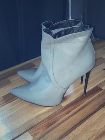 Enkellaarsjes stiletto mt44 nieuw beschikbaar voor biedingen