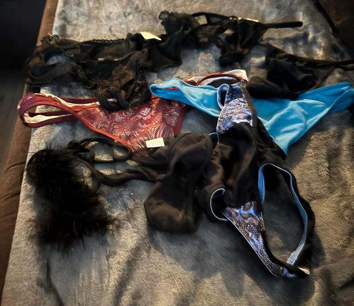 Diversen strings van verschillende merken, Kleding | Dames, Ondergoed en Lingerie, String, Rood, Ophalen of Verzenden