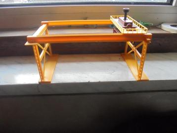 container kraan lima +twee containers nieuw staat ho beschikbaar voor biedingen