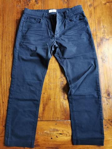 Esprit donkerblauwe (bijna zwarte) lange broek. Maat: 33. beschikbaar voor biedingen