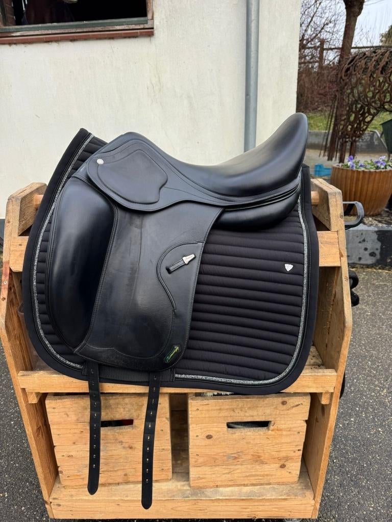 Amerigo Pinerolo 17,5 inch dressuurzadel, Dieren en Toebehoren, Ophalen of Verzenden, Gebruikt, Dressuur