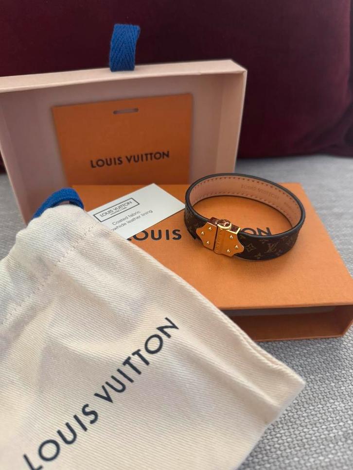 Louis Vuitton Nano Monogram Bracelet - size 17, Sieraden, Tassen en Uiterlijk, Armbanden, Zo goed als nieuw, Leer, Ophalen of Verzenden