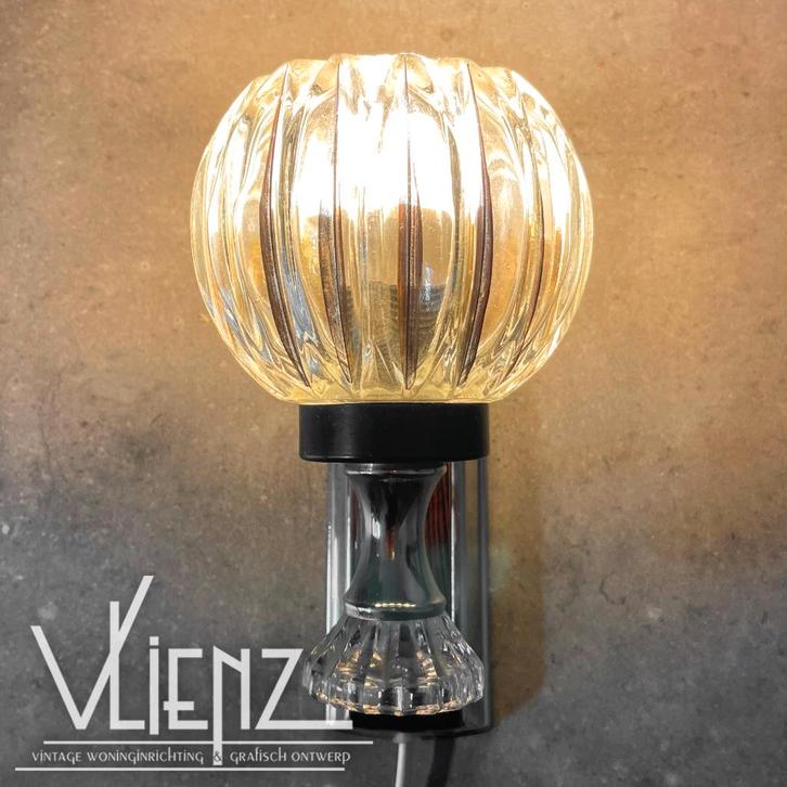 Vintage, midcentury wandlampje metaal en glas, Verzamelen, Retro, Huis en Inrichting, Ophalen of Verzenden