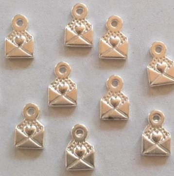 50 x Tibetaans zilveren bedels beschikbaar voor biedingen