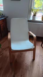 Wit stoffen stoeltje met blankhouten leuning., Ophalen, Hout, Gebruikt, Wit