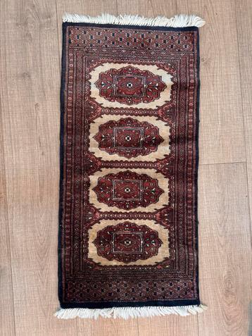 Perzisch tafelkleed beschikbaar voor biedingen