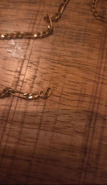 Gouden ketting beschikbaar voor biedingen