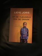Op de vleugels van de draak - Lieve Joris, Boeken, Reisverhalen, Ophalen of Verzenden, Zo goed als nieuw, Afrika