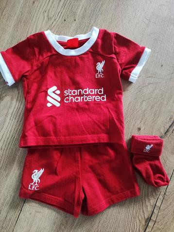 Babyset L.F.C. Liverpool. Shirt, short en sokjes, dieprood  beschikbaar voor biedingen