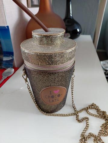 Superleuk tasje beschikbaar voor biedingen