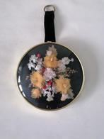 vintage ronde bolglaslijst gevuld met bloemen 20 cm doorsn., Ophalen of Verzenden