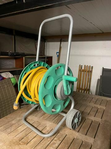 tuinslang met haspel  beschikbaar voor biedingen