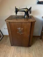Naaimachine Singer op afsluitbare kast, Antiek en Kunst, Antiek | Naaimachines, Ophalen