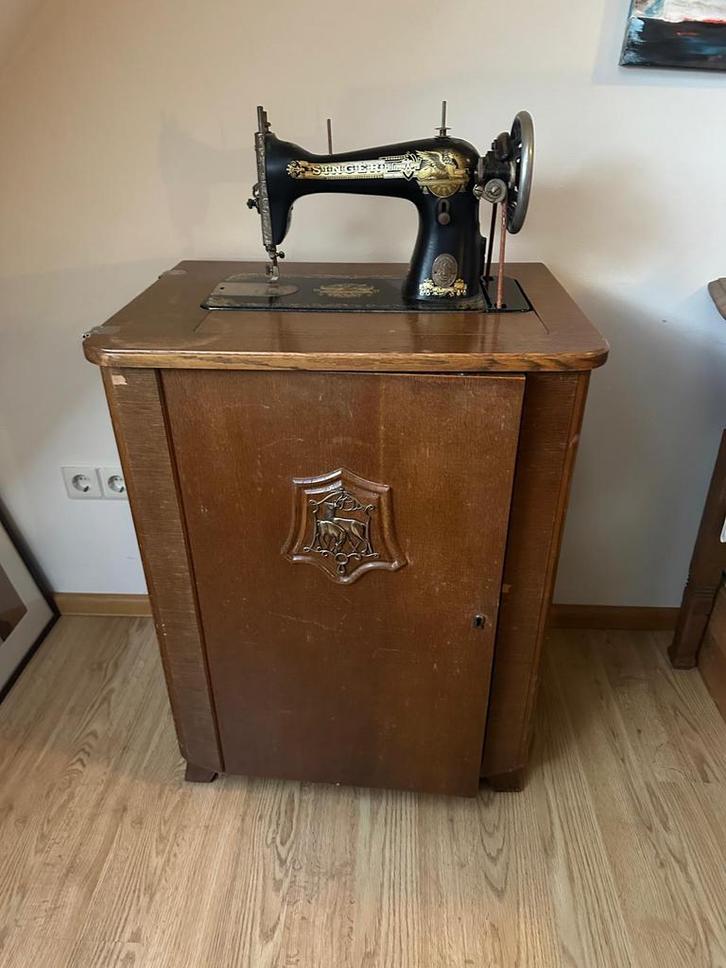 Naaimachine Singer op afsluitbare kast, Antiek en Kunst, Antiek | Naaimachines, Ophalen
