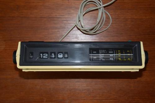 Vintage Philips Wekker Radio  Flip / Roll Over, Audio, Tv en Foto, Radio's, Gebruikt, Overige typen, Ophalen