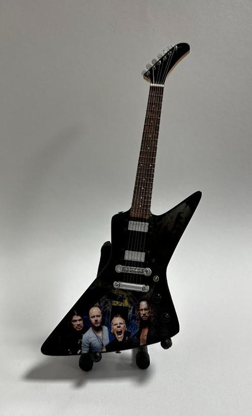 Metallica foto band gitaar van hout miniatuur guitar 25cm, Verzamelen, Muziek, Artiesten en Beroemdheden, Nieuw, Foto of Kaart