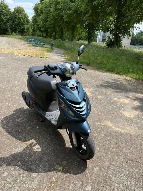 Piaggo zip 2017 geel kenteken, Fietsen en Brommers, Brommeronderdelen | Scooters, Zo goed als nieuw, Piaggio, Overige typen, Ophalen