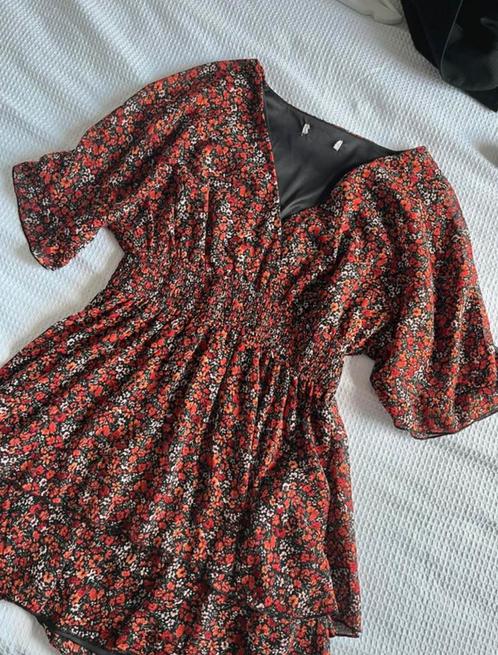 Bloemen jurkje maat 38, Kleding | Dames, Jurken, Zo goed als nieuw, Maat 38/40 (M), Rood, Boven de knie, Ophalen of Verzenden