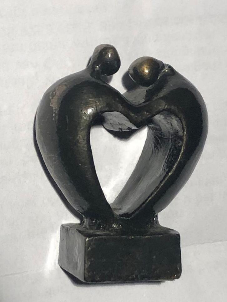 Corry Ammerlaan verbronsd beeldje Hart voor elkaar, Antiek en Kunst, Kunst | Beelden en Houtsnijwerken, Ophalen of Verzenden
