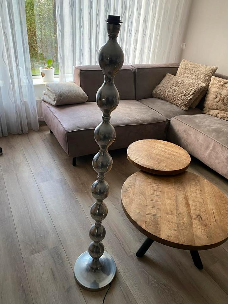 Riviera maison Stijlvolle metaal en zilveren kleur vloerlamp, Huis en Inrichting, Lampen | Vloerlampen, Zo goed als nieuw, 150 tot 200 cm