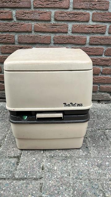 Porta potti 265 bruin gratis beschikbaar voor biedingen