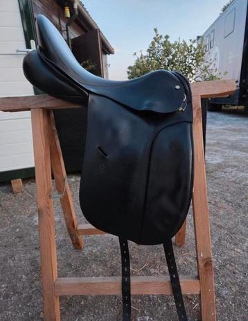 Daaleman dressuurzadel 17,5 inch s/m boom  beschikbaar voor biedingen