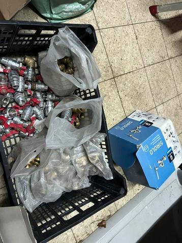Lot koppelstukken beschikbaar voor biedingen