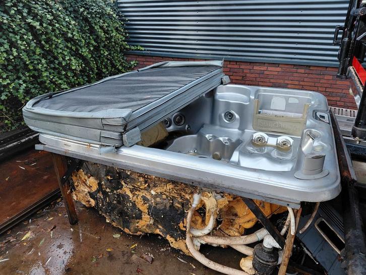 Jacuzzi 220*220 cm, Tuin en Terras, Bubbelbaden en Hottubs, Gebruikt, Vast, Inbouw, Ophalen