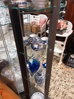 Vitrinekast, Ophalen