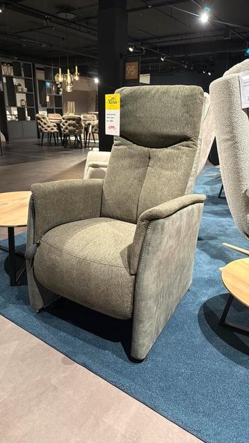 Relax fauteuil met sta op functie beschikbaar voor biedingen