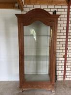 Antieke glazen kast met mooi houtsnijwerk, Antiek en Kunst, Ophalen