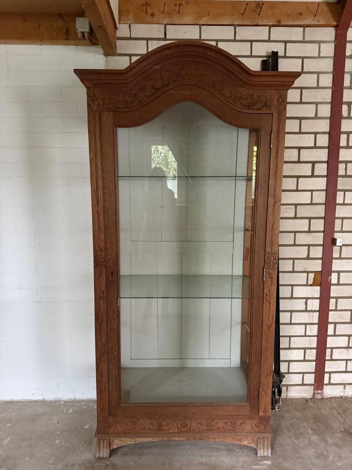Antieke glazen kast met mooi houtsnijwerk, Antiek en Kunst, Antiek | Meubels | Kasten, Ophalen